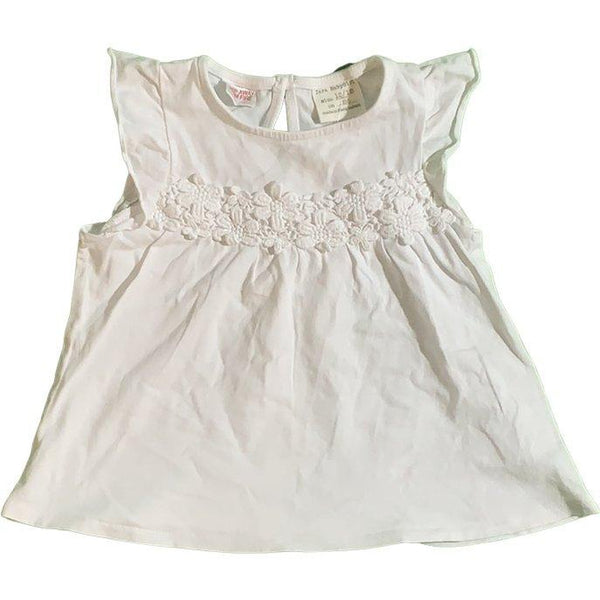 Ausgestelltes Kurzarmshirt mit Häkelspitze - Emily's Wunderlädchen Baby- und Kindersecondhand