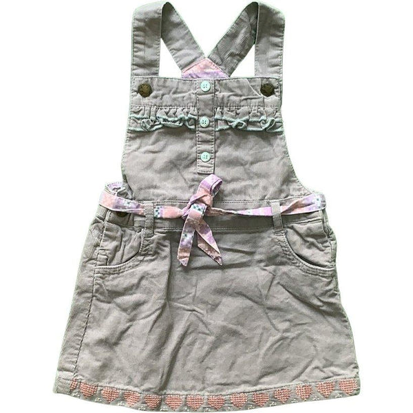Cordkleidchen mit Rüschen und Herzstickereien - Emily's Wunderlädchen Baby- und Kindersecondhand