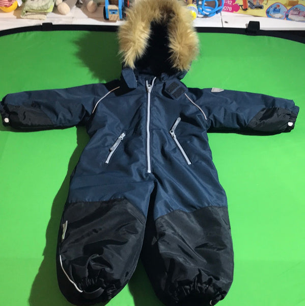 Schneeanzug mit abnehmbarer Kapuze