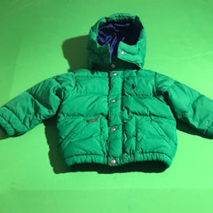 Daunenjacke mit abnehmbarer Kapuze